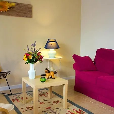 Bright 300 Mt From City Apartamento